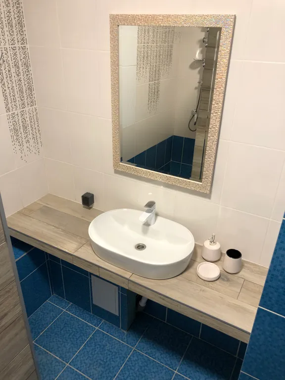 White - Green. Центр.