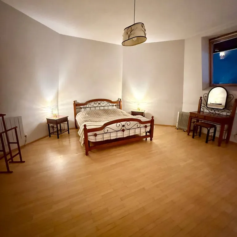 Просторная двухуровневая квартира с джакузи