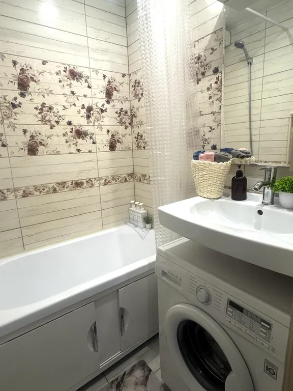 Уютная двухкомнатная квартира с видом на пруд