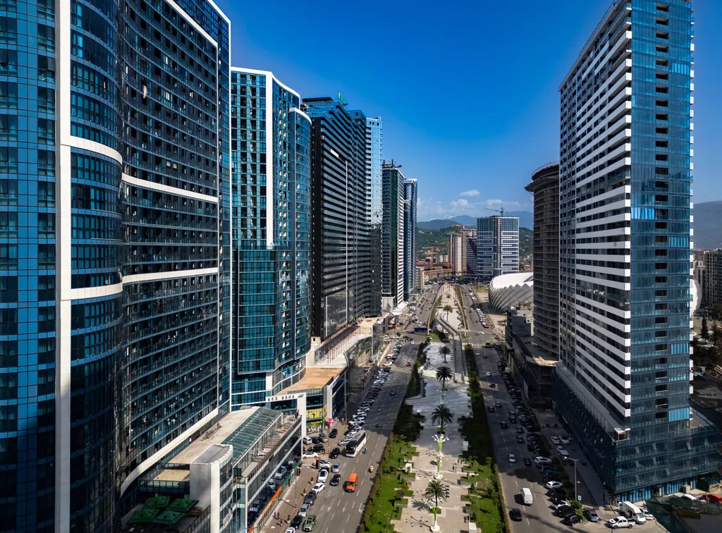 Студия с панорамным видом на город, горы и стадион