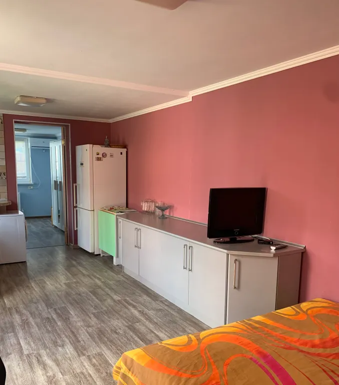 Дом с парковкой во дворе