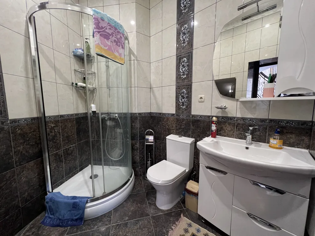 Дом в 5 минутах от набережной Ялты с бассейном и сауной