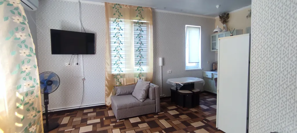 Квартира Квартира Большой и солнечный номер на втором этаже со своей кухней — Геленджик