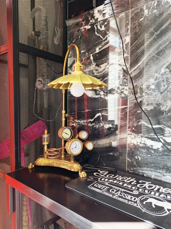 Атмосферная двухуровневая квартира с видом на Петропавловский парк