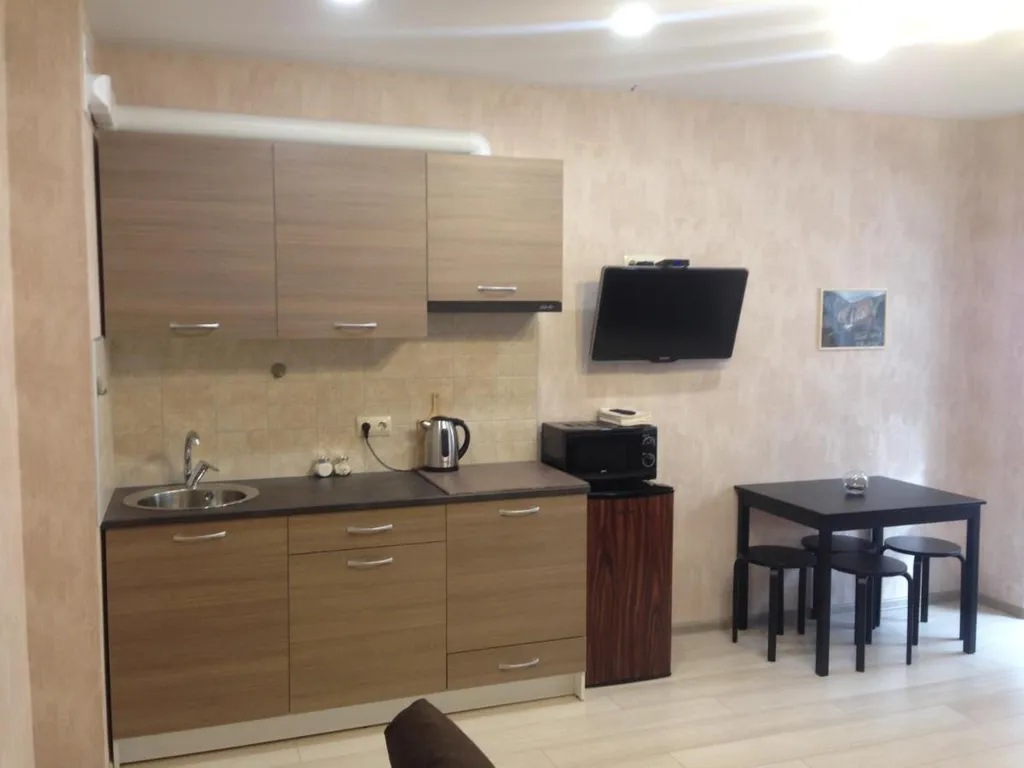 Сто метров до метро Космонавтов