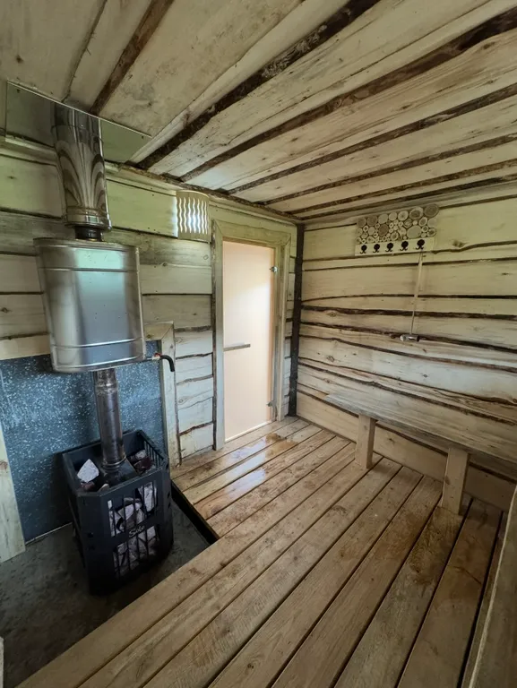 Дом с баней в лесу