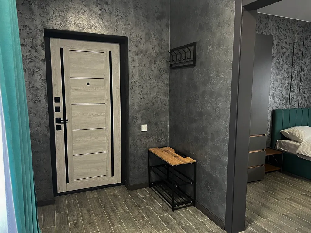 Уютный дом среди гор и леса