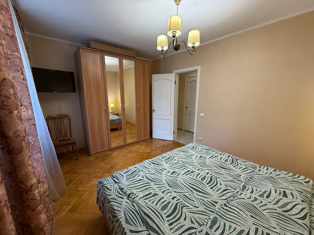 Трёхкомнатная квартира на Пл. Победы