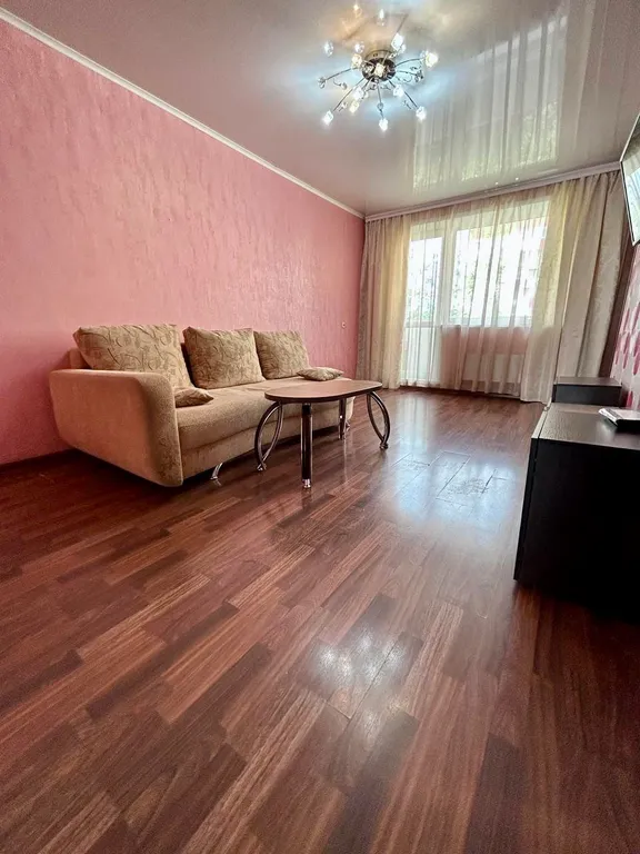 Двухкомнатная квартира в тихом районе рядом с центром