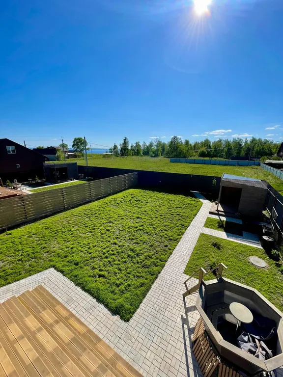 Cube House на берегу Волги