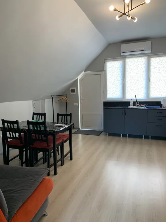 Коттедж Коттедж Уютное жильё на мансардном этаже в центральном районе города — Сочи