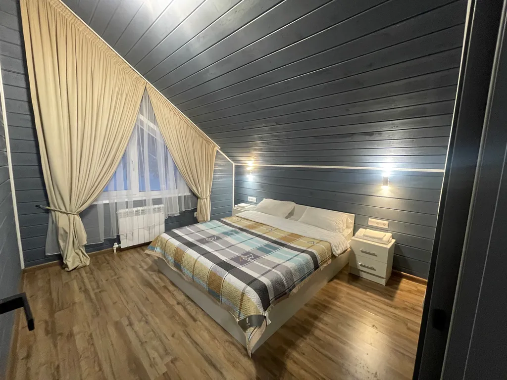 Уютный современный дом в лесу