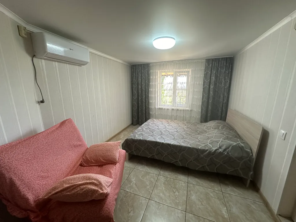 Уютная 2-комнатная квартира со своим двориком