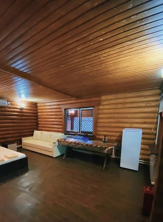 Дом в сосновом бору на берегу реки