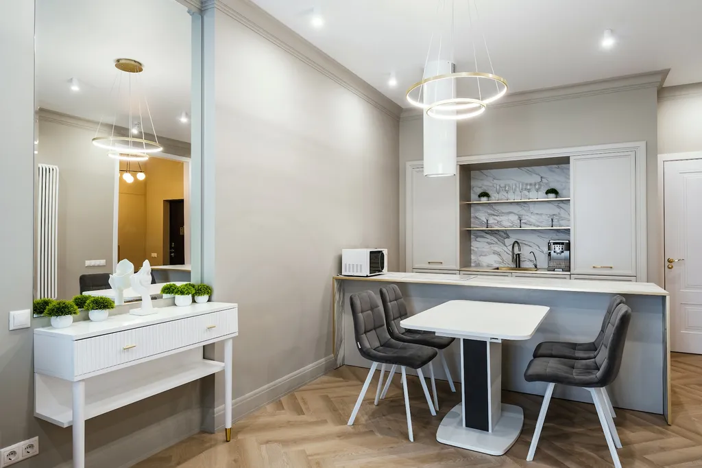 Стильные Апартаменты в центре Ялты «Yalta Plaza Holidays» 100м до Моря