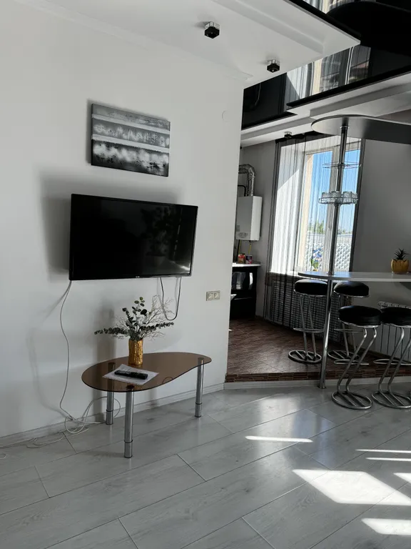 Красивая трёхкомнатная квартира в центре с видом на площадь