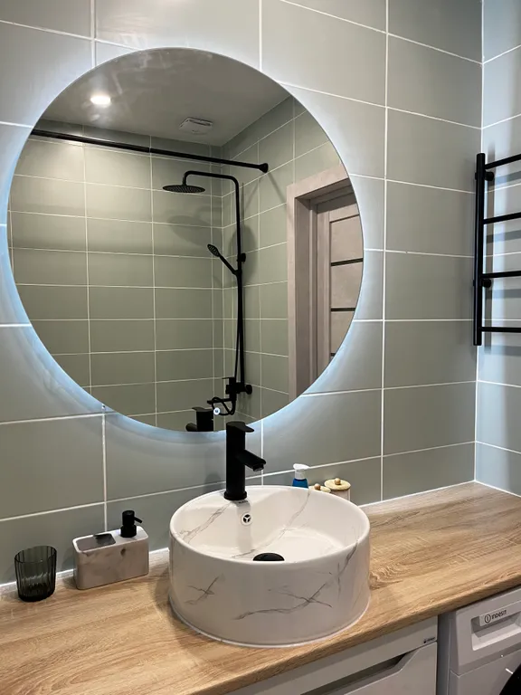 Дом в окружении сосен