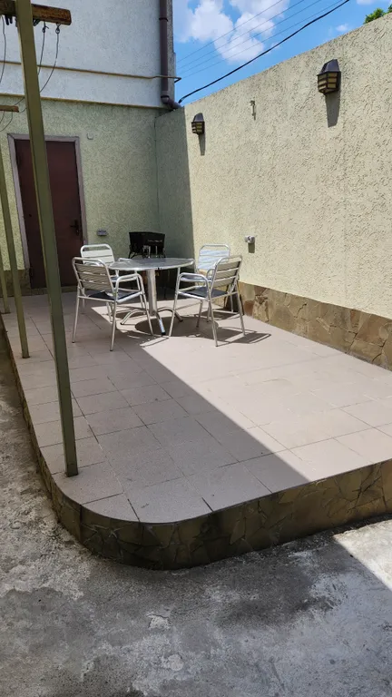 Дом с отдельным двором рядом с Театральной площадью