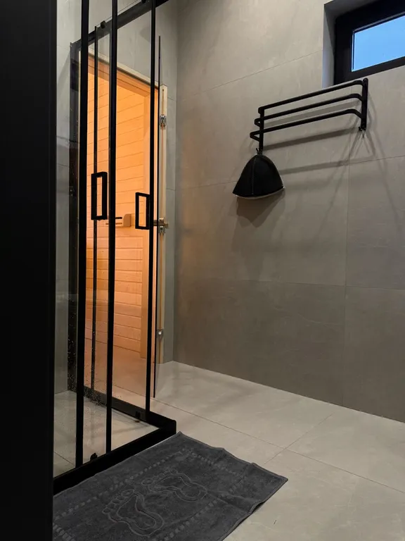 Уютный нoвый дом с сауной у горнолыжного склона "Морошка"