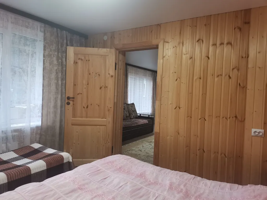 Уютный домик у подножия гор