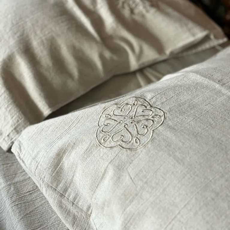 Деревенский домик в лесу