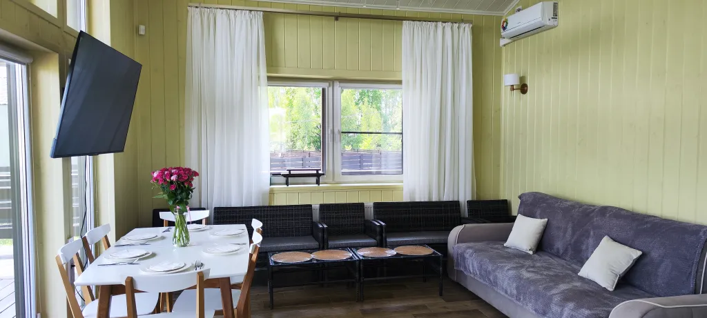 Дом с панорамными окнами в стиле Barn House