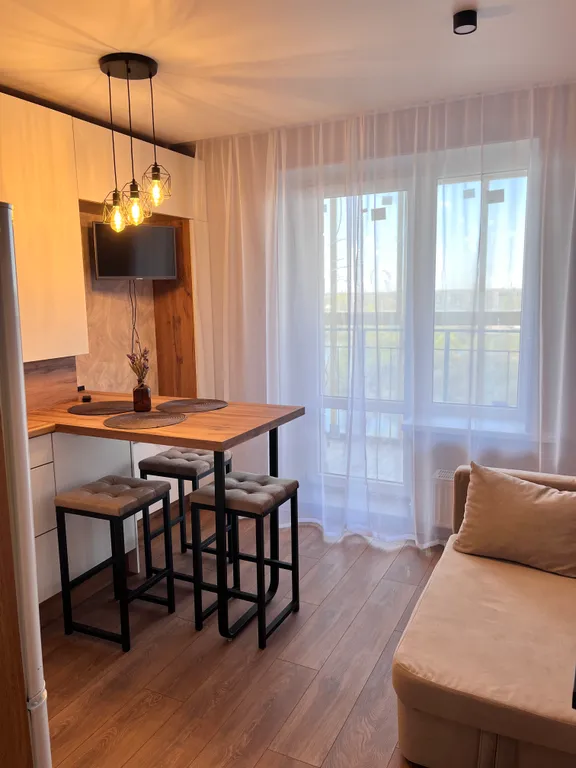 Очаровательная новая чистая квартира