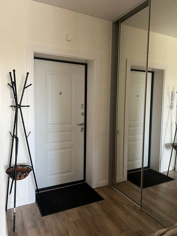 Современная уютная квартира около моря