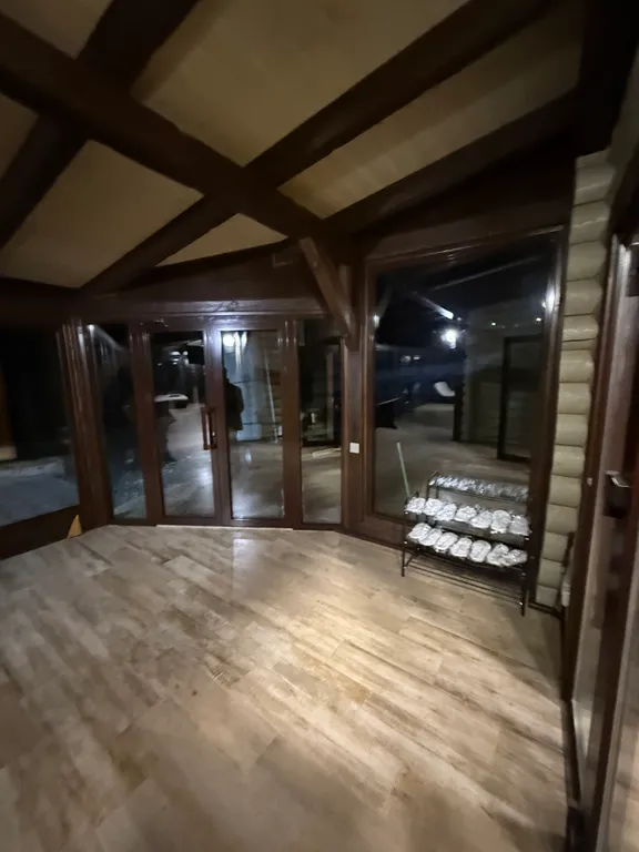 Двухэтажный дом из сруба а Теберде с баней с видом на горы и реку