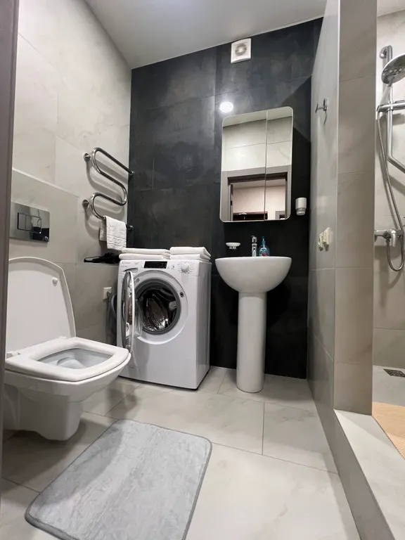 Уютная квартира с видом на морской порт и горы