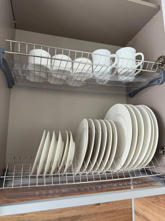 Студия с панорамными окнами и атмосферным видом