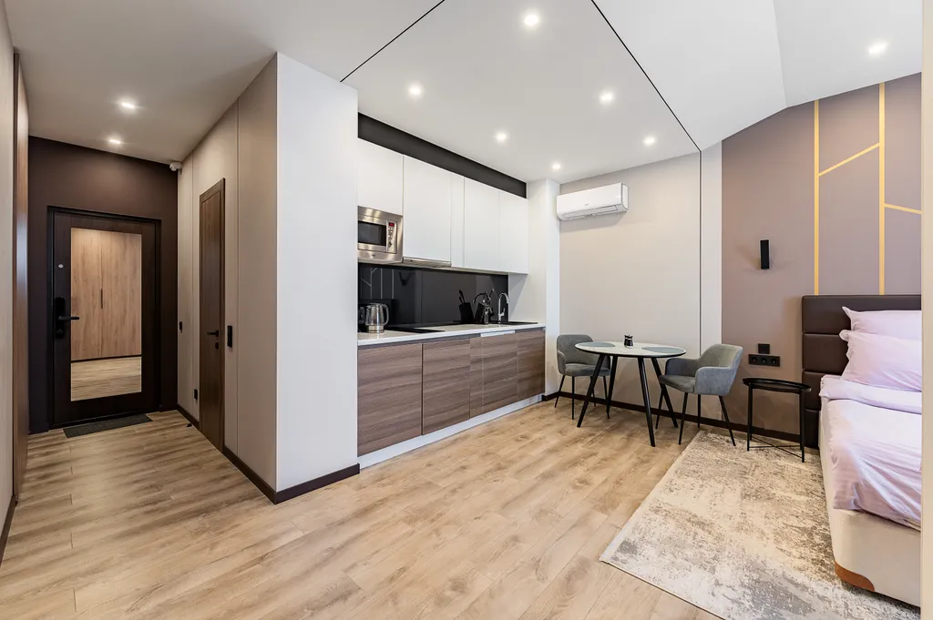 Уютная студия в центре города с видом на море с балконом