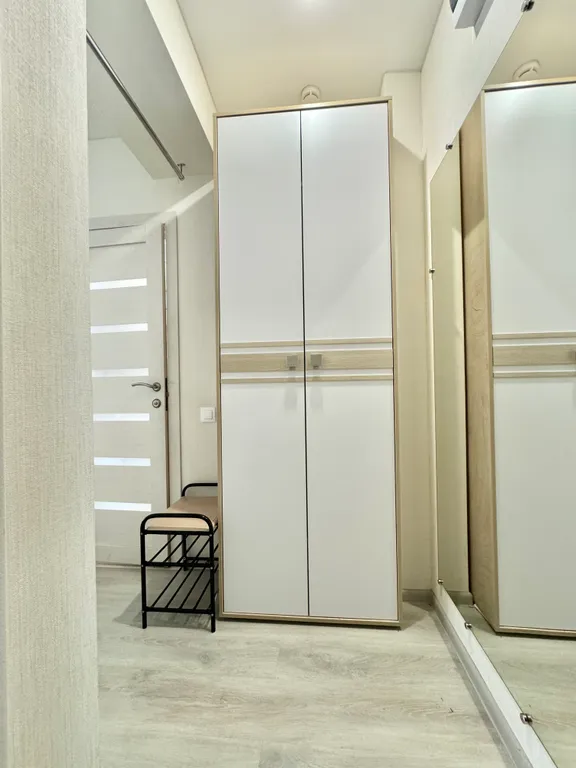 Студия с видом на бассейн