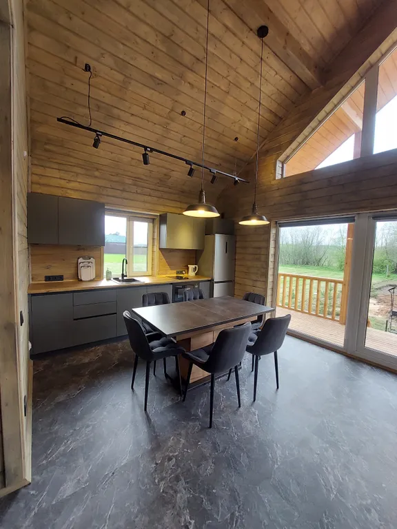 Домик на берегу Волги