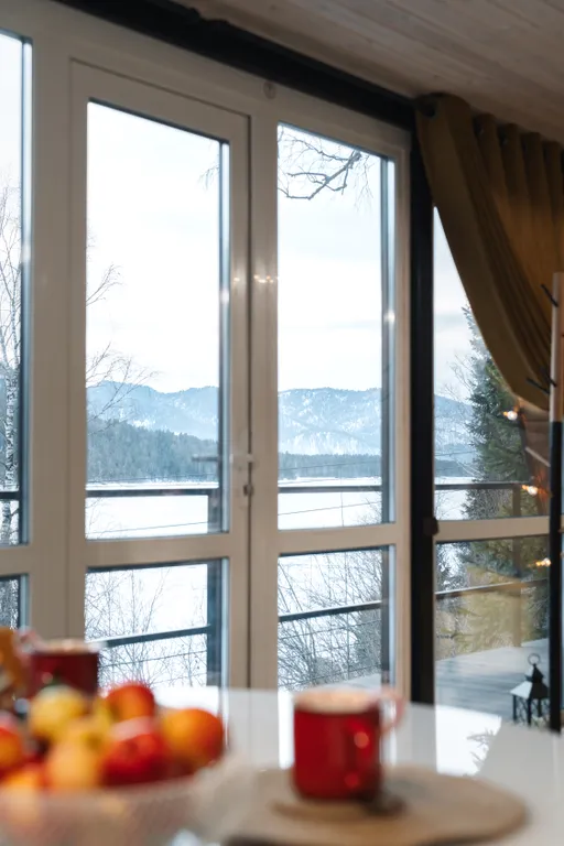 Villa Roma Телецкое-большой панорамный афрэйм1 с видом на горы и озеро