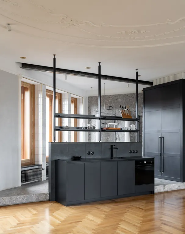 Угловая квартира под башней на пяти углах