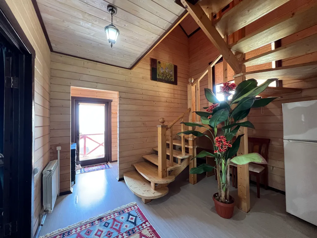 Дом с сауной и большой ванной на террасе