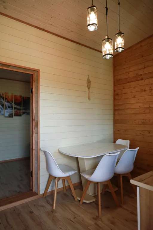 Коттедж Уютный современный дом в горах, крытая терраса с панорамой гор и озера — Соколиное