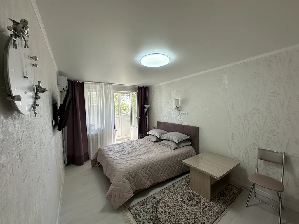 2 комнатная белая на Янышева