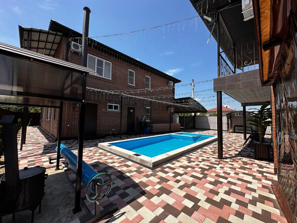 Дом с сауной и бассейном