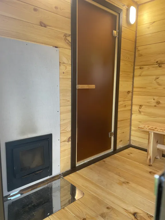 Сказочный А-фрейм с отдельной баней из липы в заповедном лесу