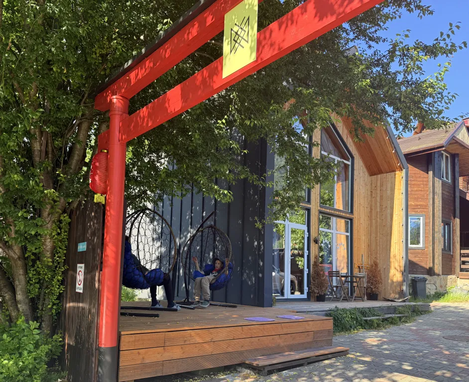 Дом Света с видом на горы в аутентичном пространстве Sunsvet