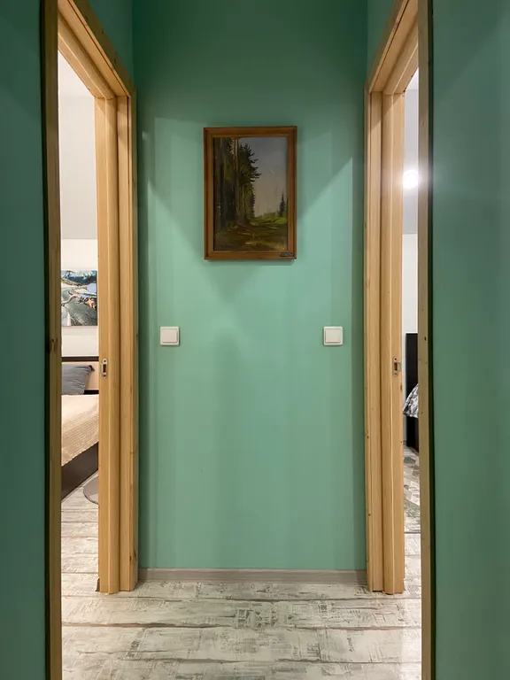 Дом у леса в минуте от города!