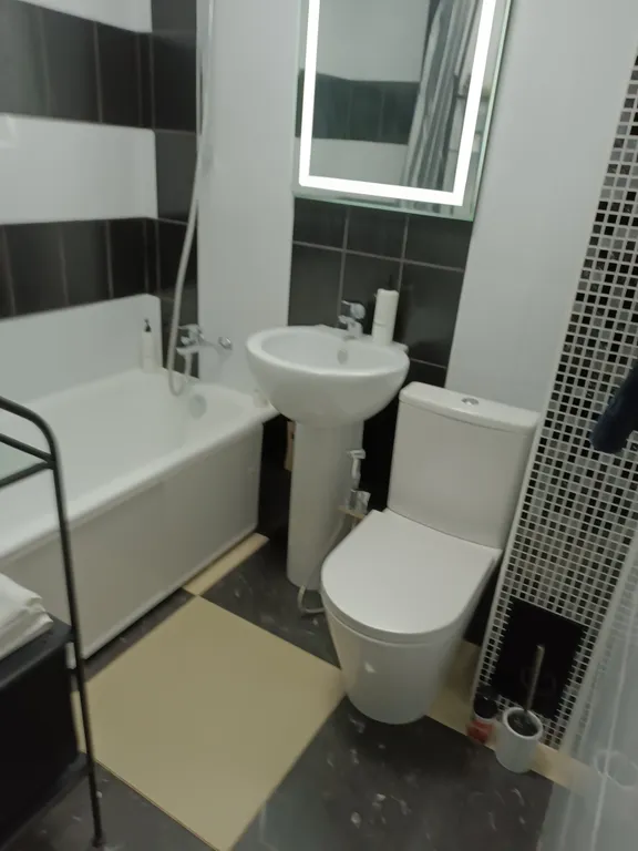 Уютная квартира максимально близко от мнтк и областной больницы