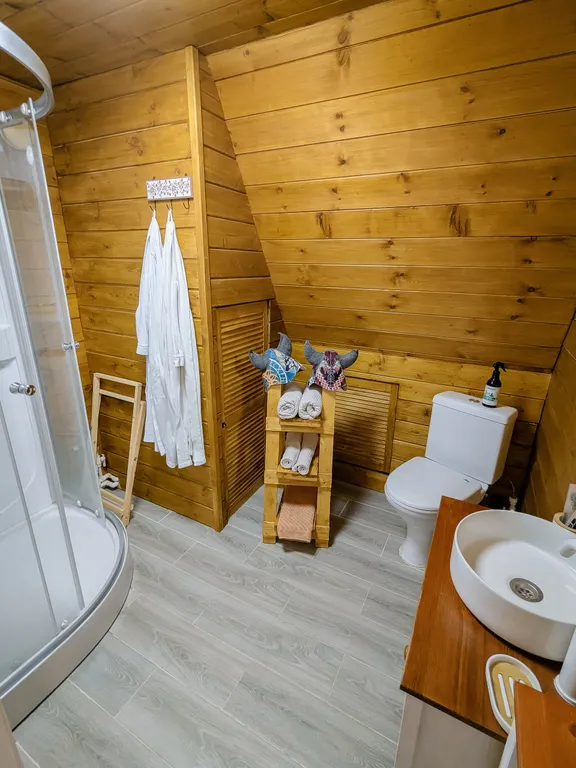 Уютный домик с чаном и баней в сосновом лесу