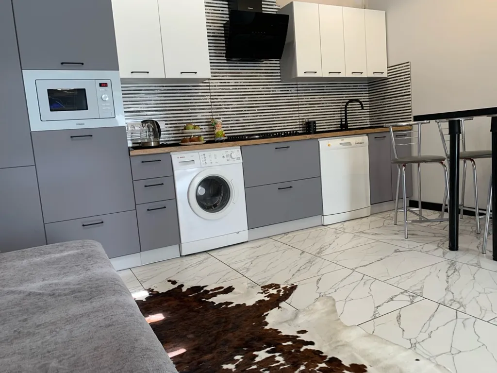 Коттедж Гостевой дом с сауной и бассейном — Светлый