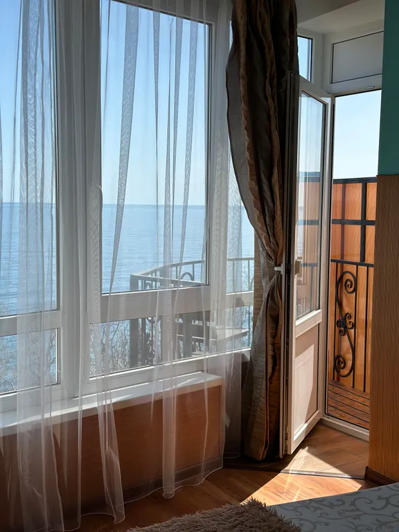 Квартира Бирюзовые апартаменты с видом на море — Ялта