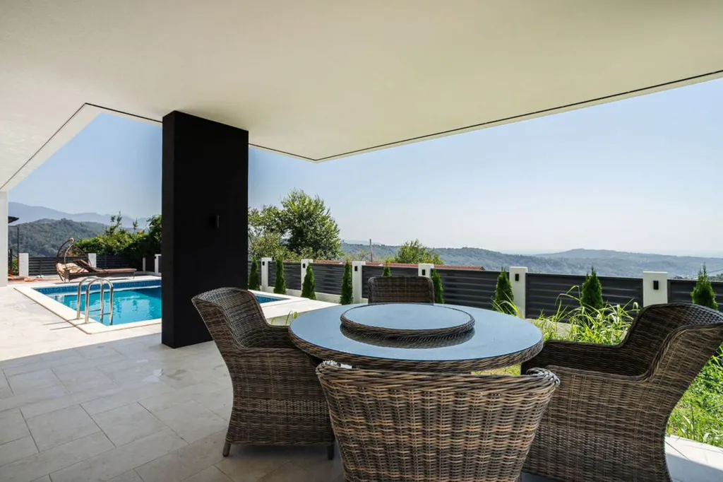 Вилла с бассейном и баней