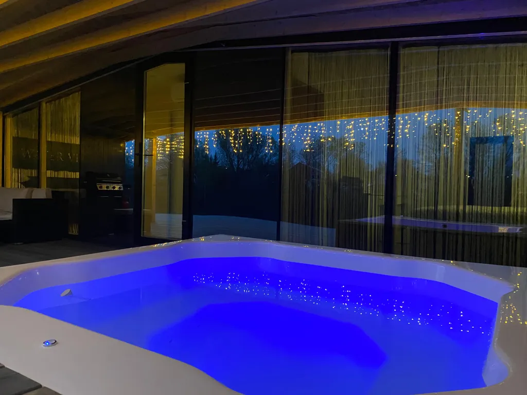 Эко-дом с горячей джакузи и профессиональным грилем на террасе