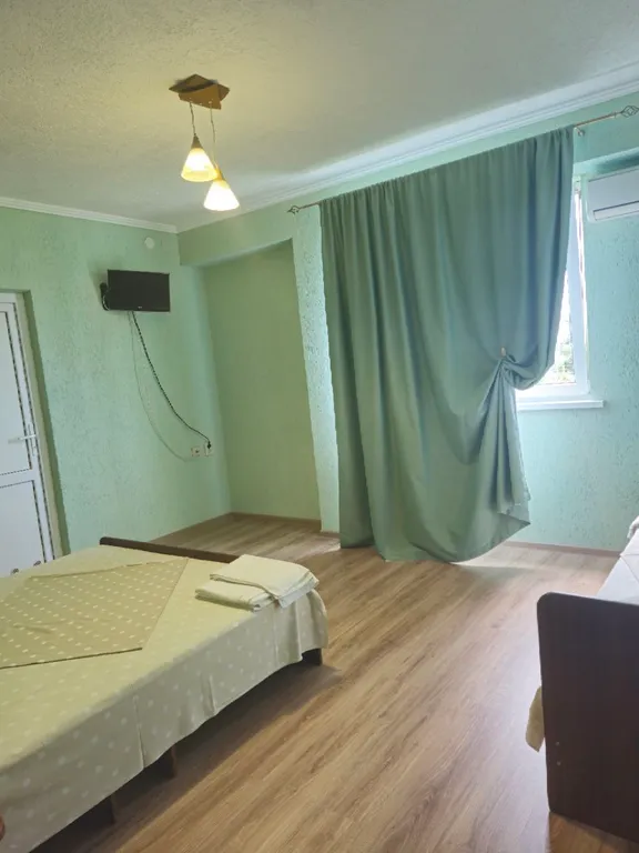 Трёхместный номер с удобствами внутри